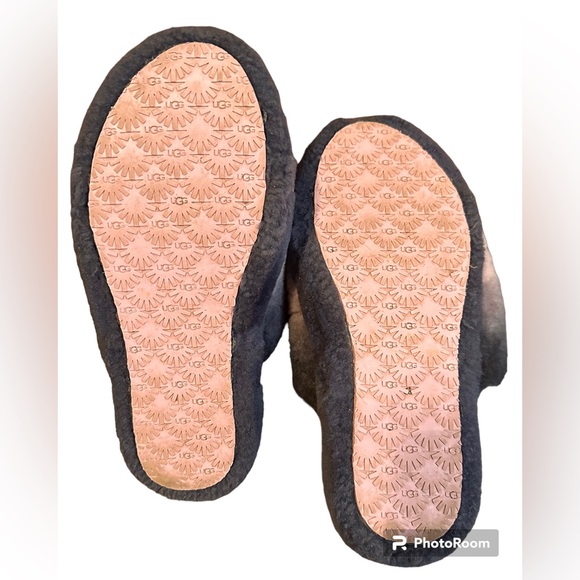 UGG FLUFFY SANDALS SIZE 5 - Picture 4 of 5